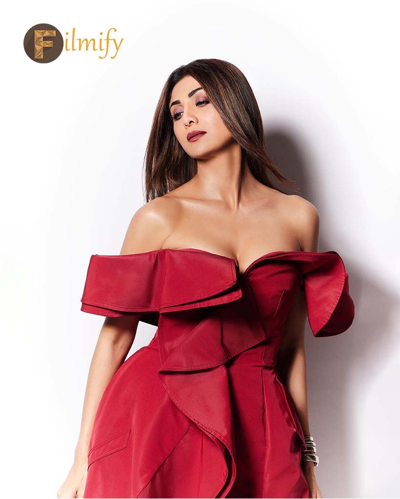 Shilpa Shetty  flaunts her timeless beauty in a trendy fit