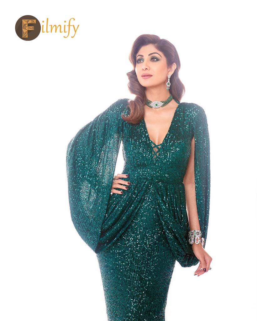 Shilpa Shetty  flaunts her timeless beauty in a trendy fit