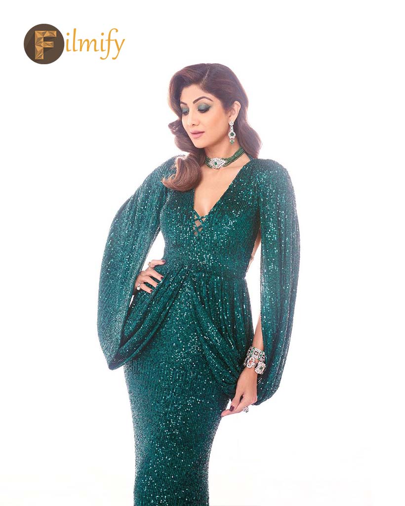 Shilpa Shetty  flaunts her timeless beauty in a trendy fit