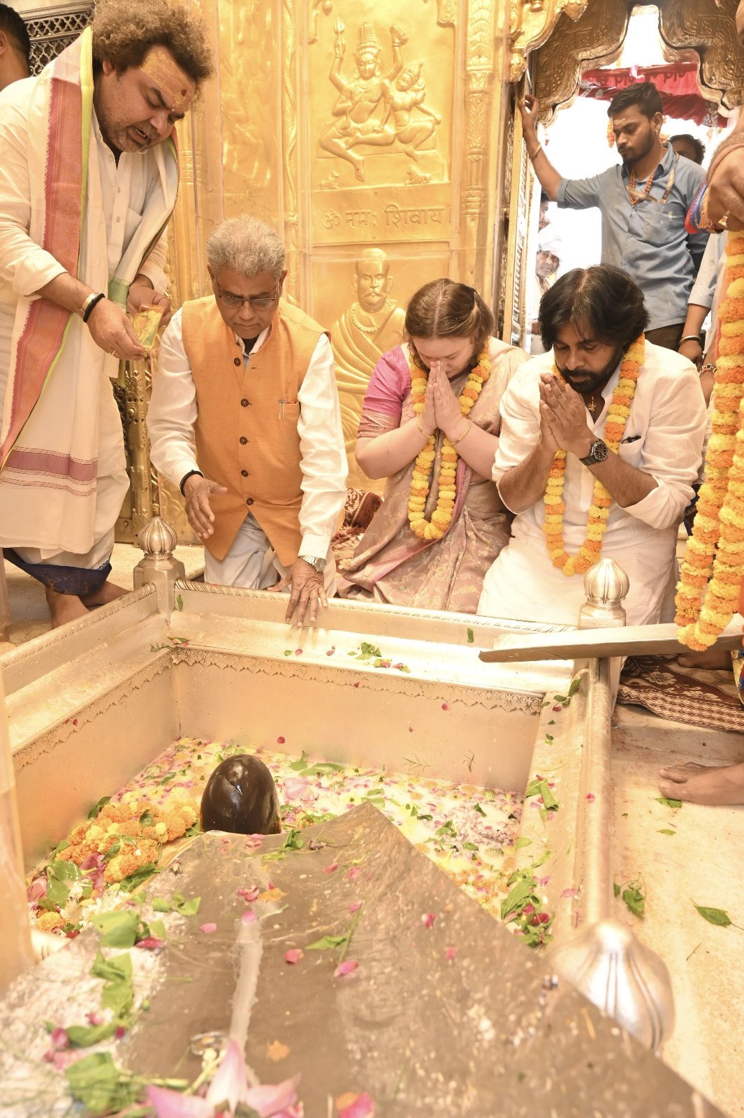 Pawan Kalyan: Pawan's special pooja in Varanasi.. Is that why..?