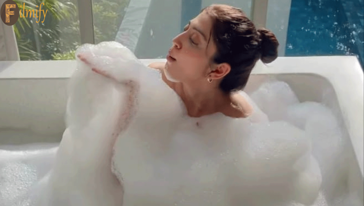 Pawan Kalyan's beauty bathing naked.. Video viral