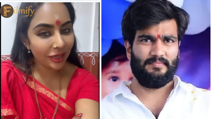 Srireddy: Marriage with a political leader.. Sri Reddy made an emotional video..!