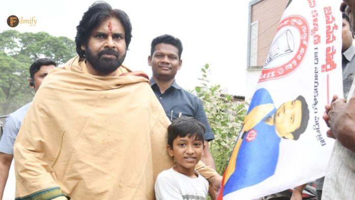 Pawan Kalyan stopped his car in Pithapuram and talked to that child