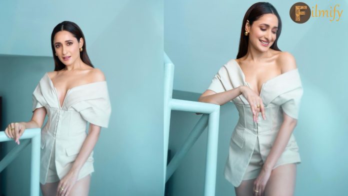 Pragya Jaiswal latest photos viral in social media