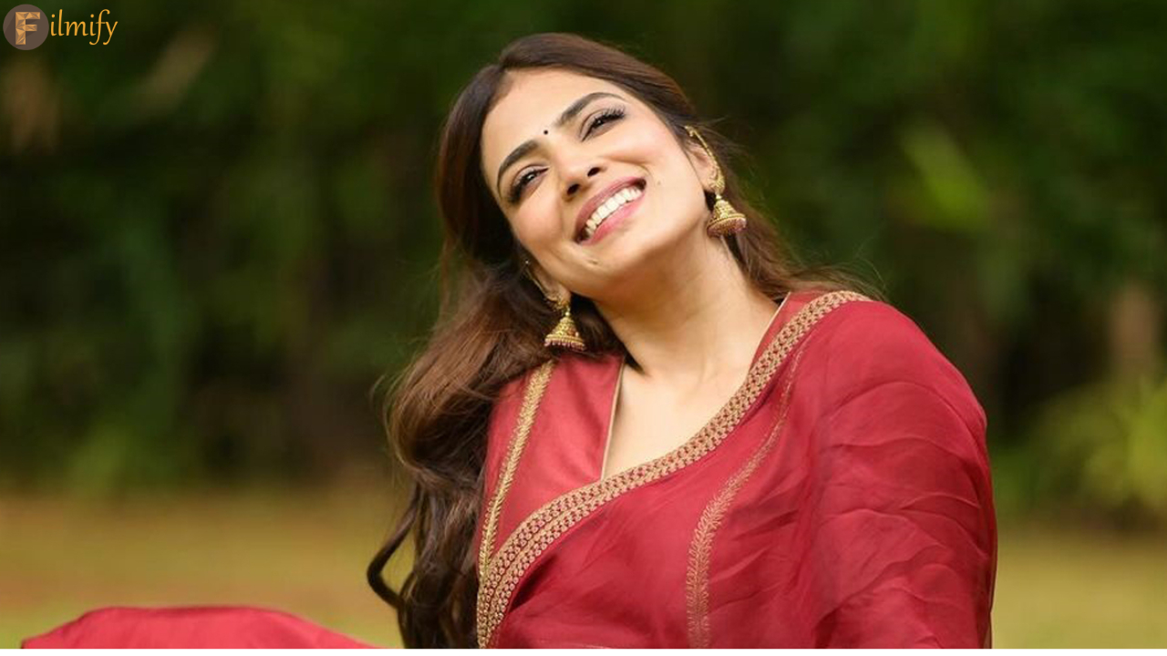 Malavika Mohanan: Such comments on Shrum*ga*ra Bharita scenes.. as if doing so is enough..!