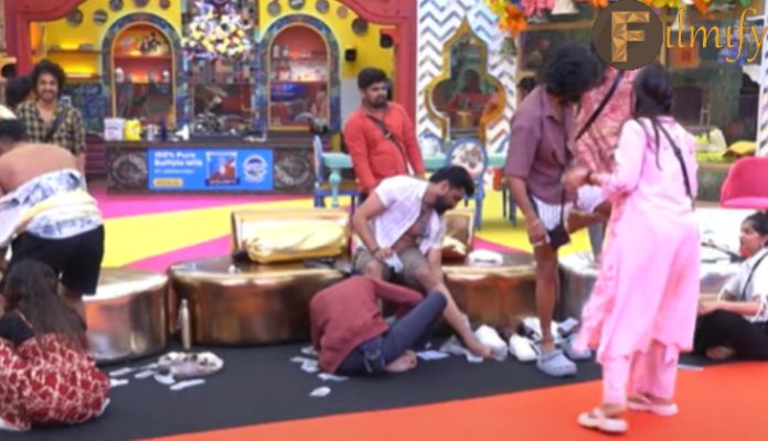 Bigg Boss WaxTask .. Another war between Yashmi Vishnu