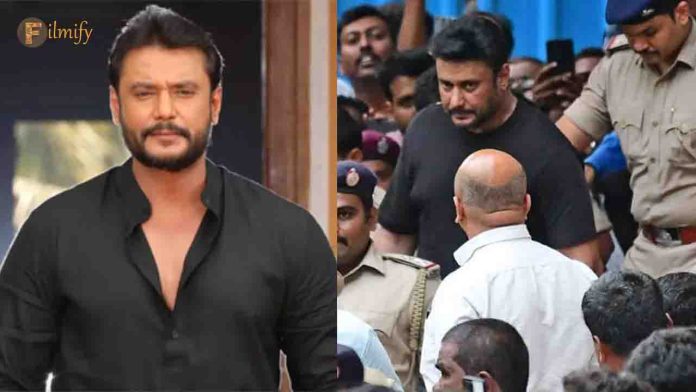 Darshan showed the middle finger to the media