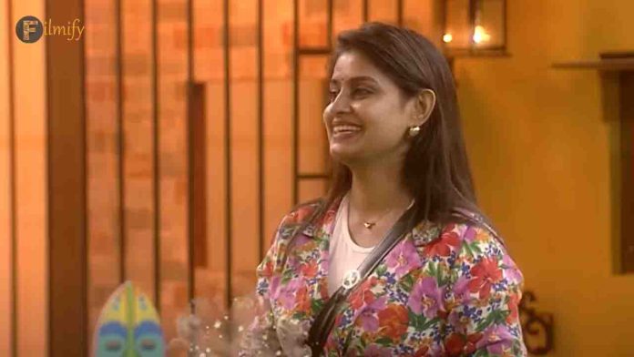 Sonia Interesting Comments on Biggboss8 House